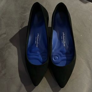 Antonia Saint Vicki size 7 black ultra suede pumps